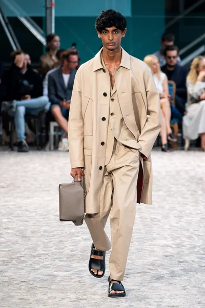Look 14